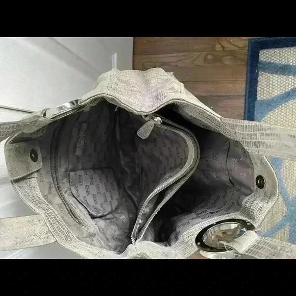 Michael Kors purse - Picture 2 of 5